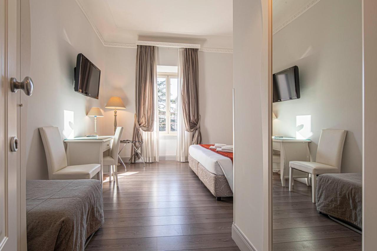 Castrense Couette-café 2*
